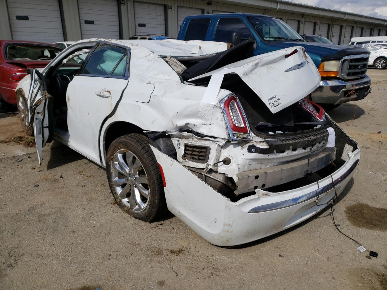 Photo 3 from auction – 2017 CHRYSLER 300 LIMITE with VIN 2C3CCARG0HH588178