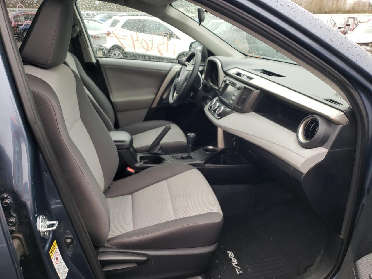 Photo 5 from auction – 2013 TOYOTA RAV4 LE with VIN 2T3BFREV6DW086707