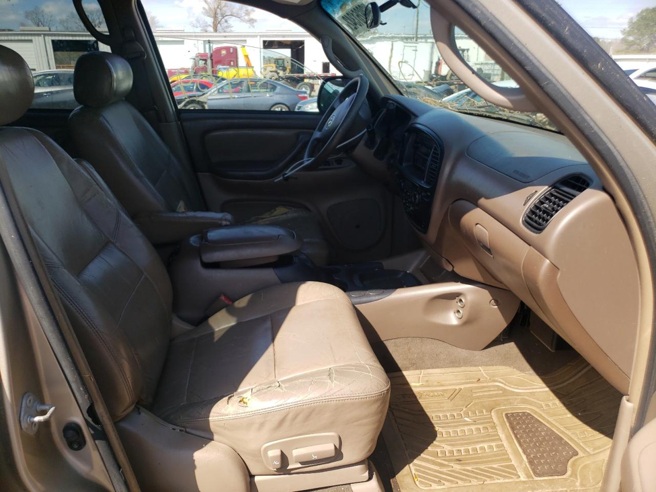 Photo 5 from auction – 2004 TOYOTA SEQUOIA SR with VIN 5TDZT34A54S233362