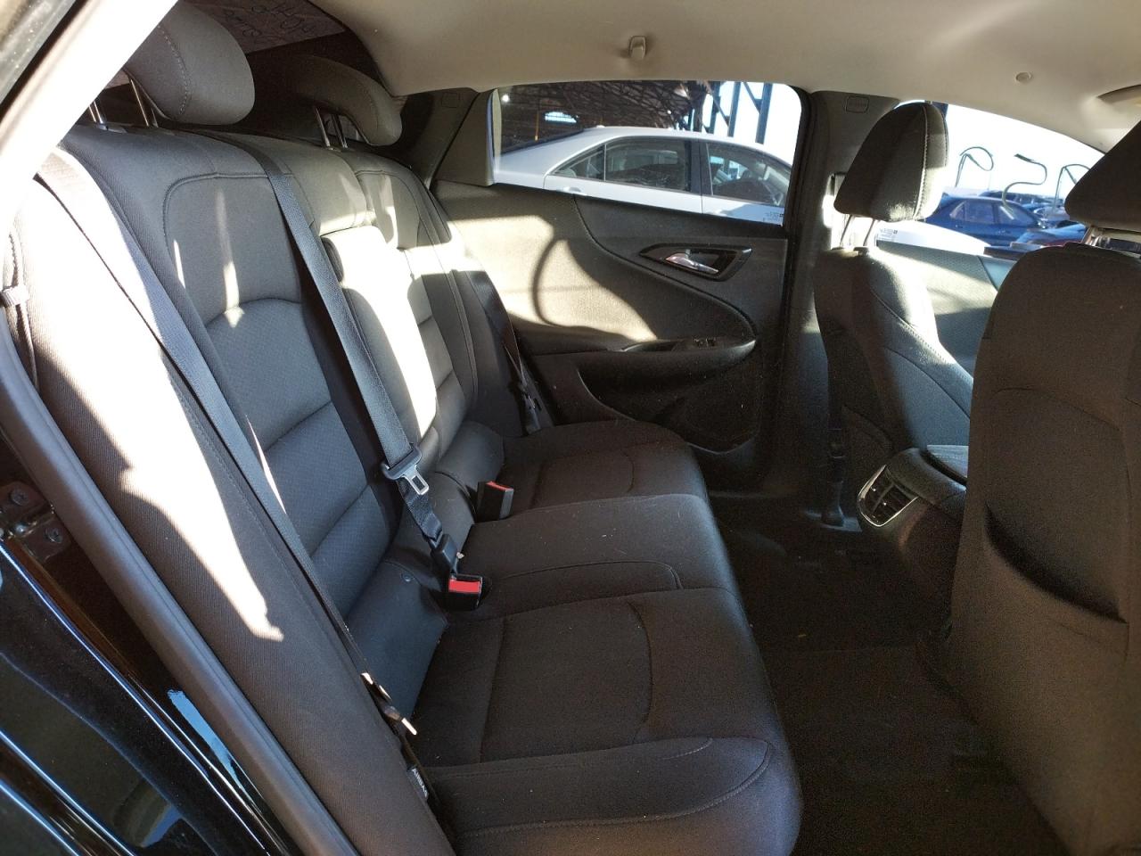 Photo 6 from auction – 2018 CHEVROLET MALIBU LT with VIN 1G1ZD5ST7JF267188