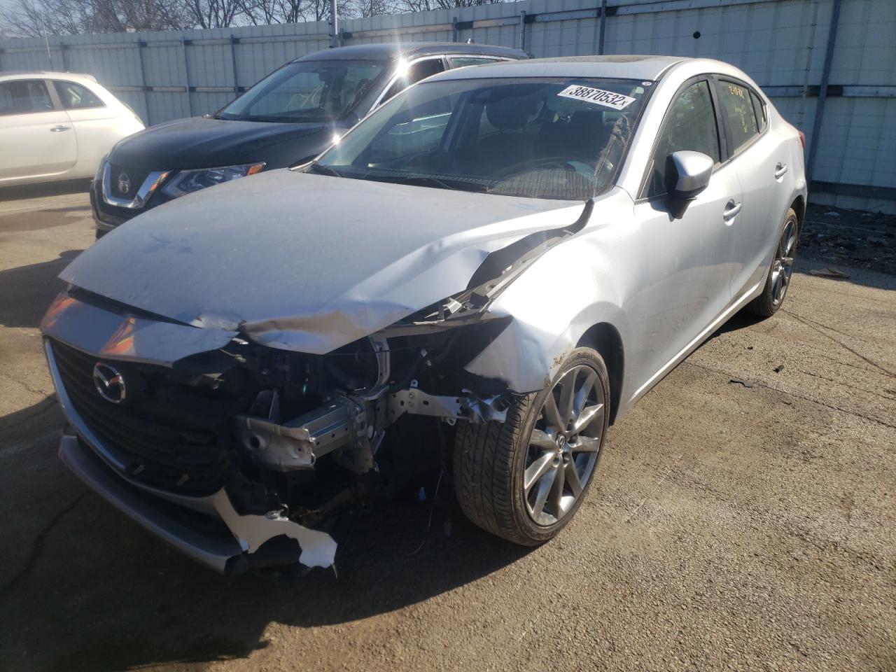 Photo 2 from auction – 2018 MAZDA 3 TOURING with VIN 3MZBN1V38JM217598
