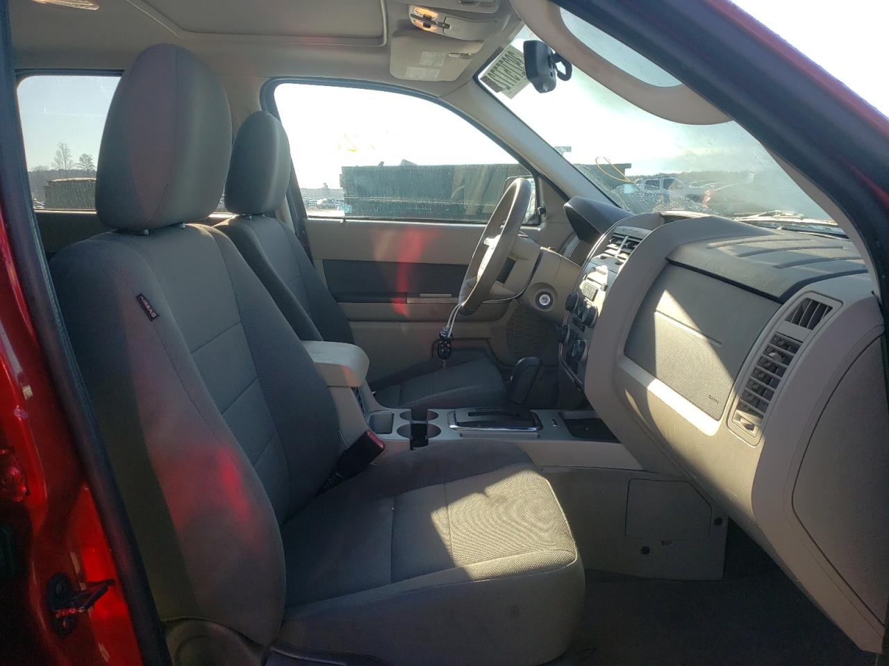 Photo 5 from auction – 2010 FORD ESCAPE with VIN 1FMCU0D73AKA69260