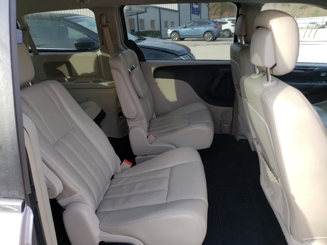Photo 6 from auction – 2013 CHRYSLER TOWN & COU with VIN 2C4RC1BG4DR555110