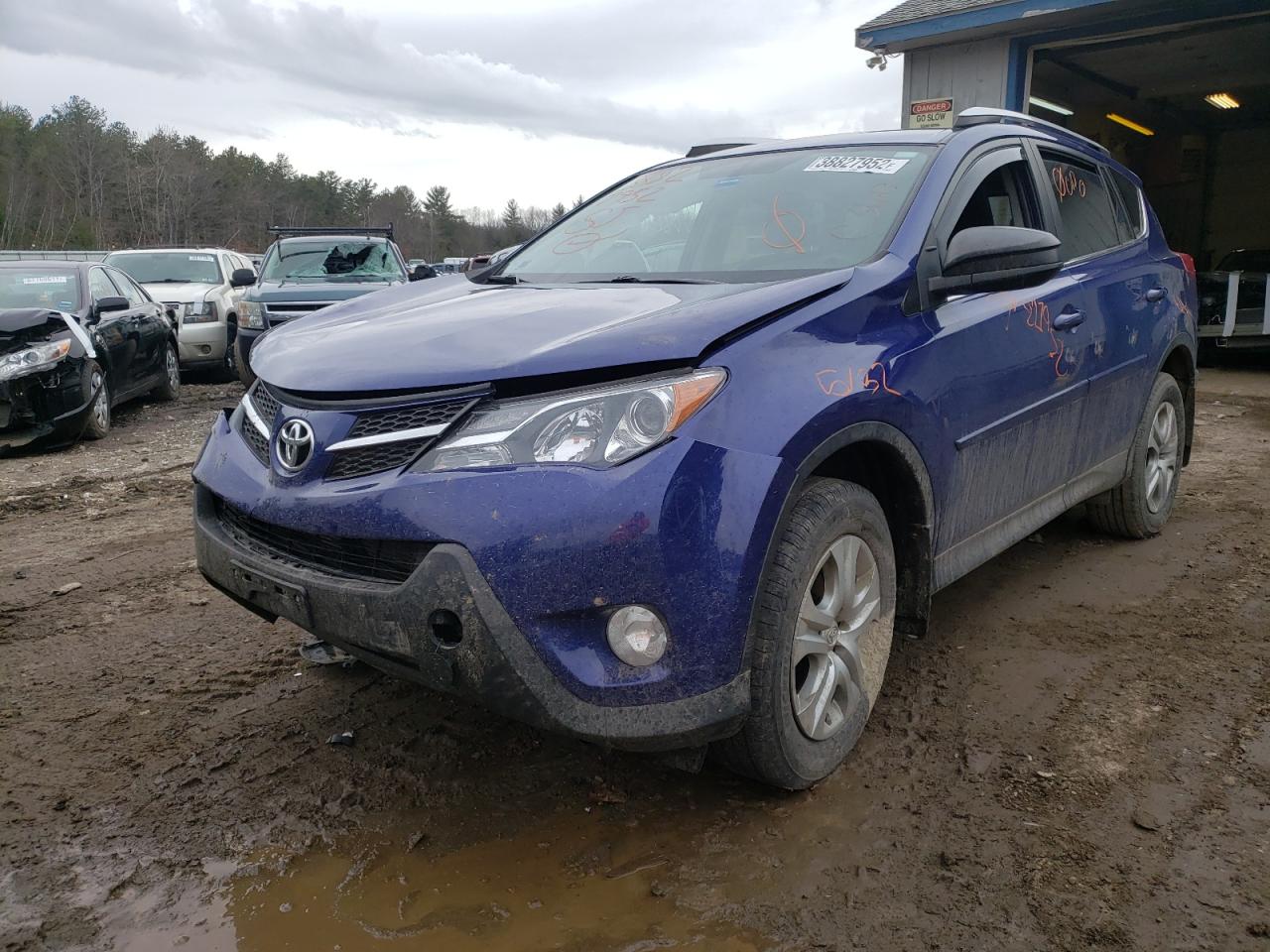 Photo 2 from auction – 2015 TOYOTA RAV4 LE with VIN 2T3BFREV1FW405479