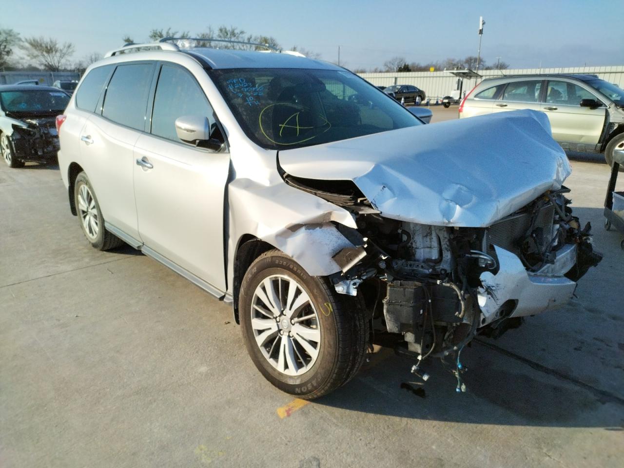 NISSAN PATHFINDER 2019 with VIN 5N1DR2MN7KC595452 - Photo from auction