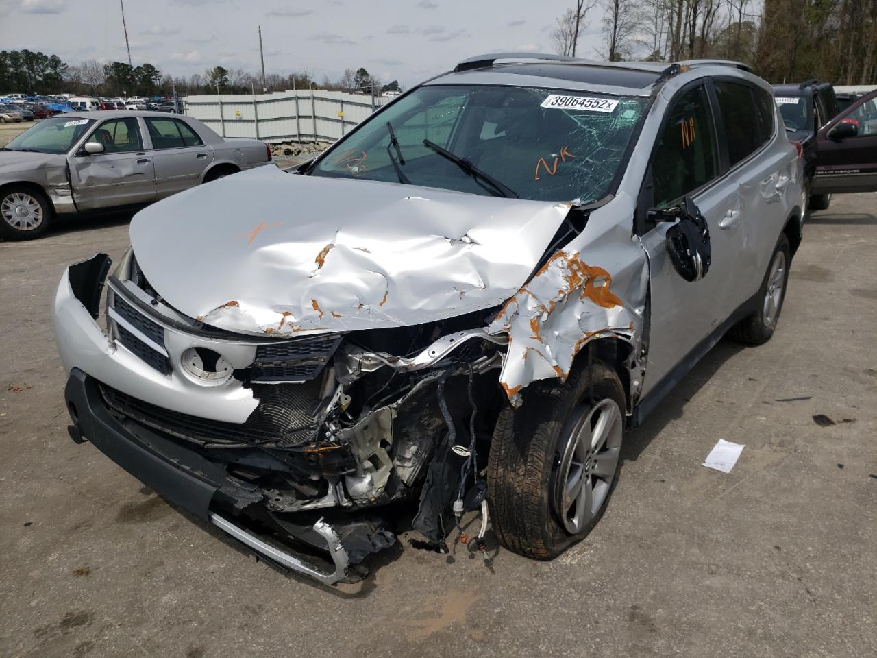 Photo 2 from auction – 2015 TOYOTA RAV4 XLE with VIN 2T3WFREV6FW133657