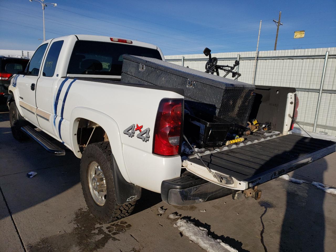 Photo 3 from auction – 2004 CHEVROLET SILVERADO with VIN 1GCHK29U34E203374