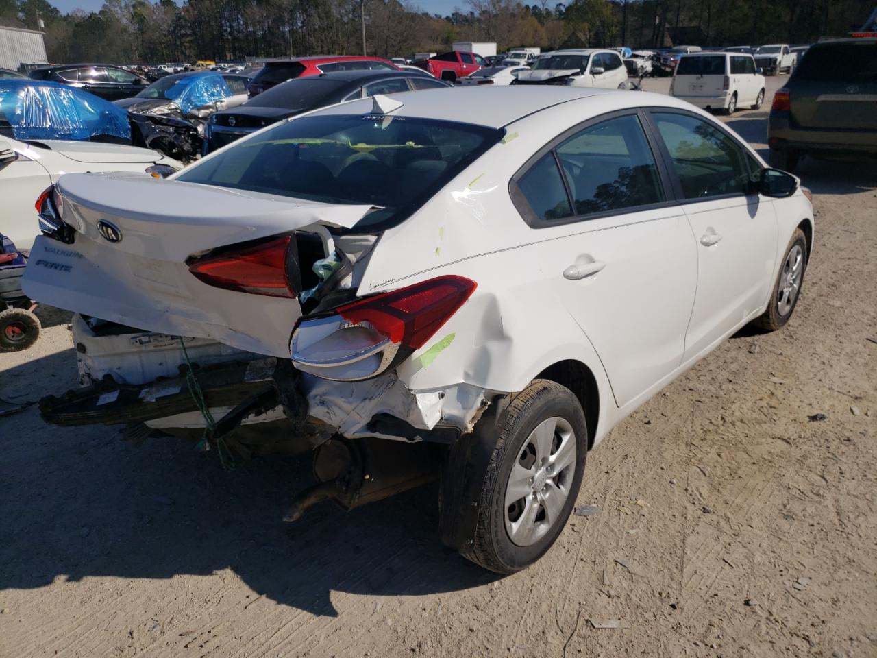 Photo 4 from auction – 2017 KIA FORTE LX with VIN 3KPFK4A78HE062109