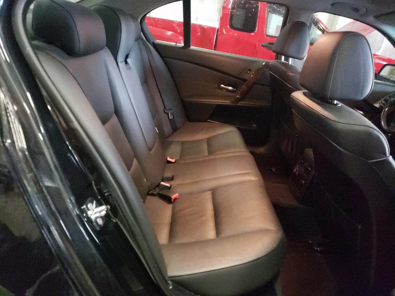 Photo 6 from auction – 2006 BMW 530 I with VIN WBANE73596CM31755