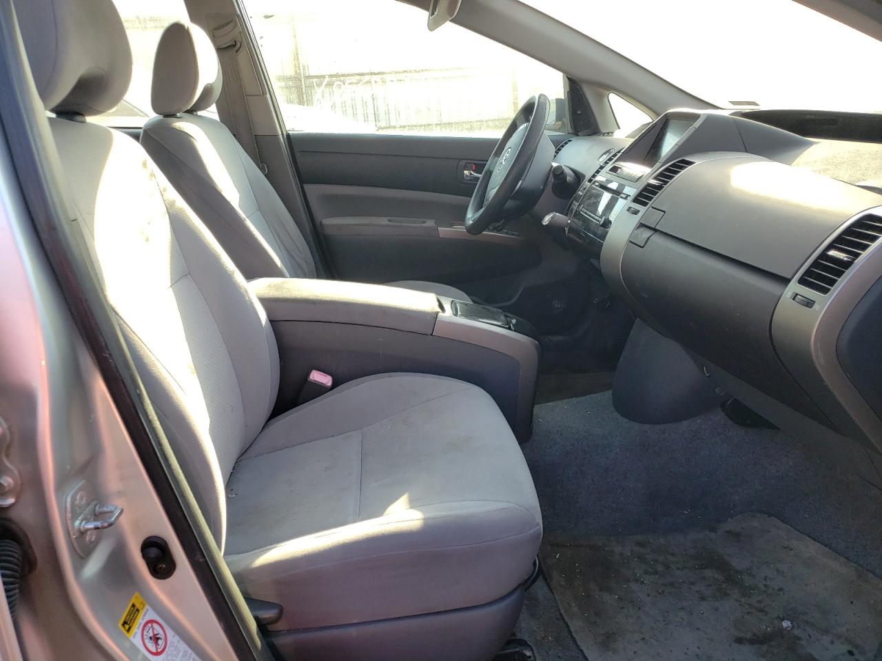 Photo 5 from auction – 2004 TOYOTA PRIUS with VIN JTDKB20U140026856
