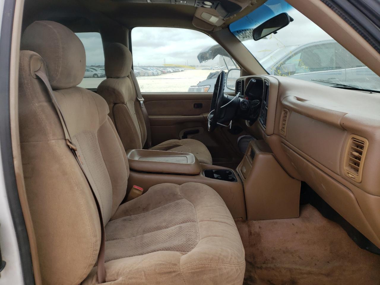 Photo 5 from auction – 2000 CHEVROLET SILVERADO with VIN 1GCEC19T9YE100029