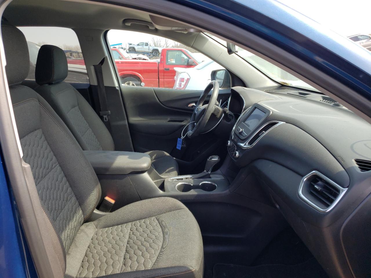 Photo 5 from auction – 2020 CHEVROLET EQUINOX LT with VIN 3GNAXKEV7LL307745