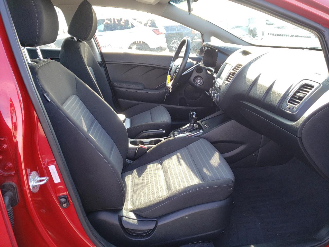 Photo 5 from auction – 2017 KIA FORTE LX with VIN 3KPFL4A71HE107534