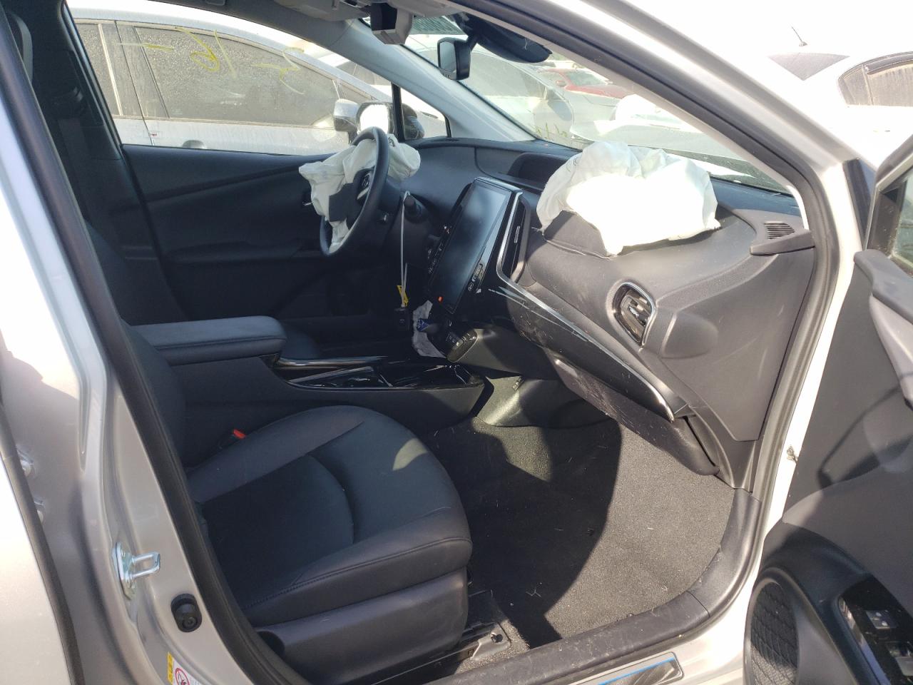 Photo 5 from auction – 2019 TOYOTA PRIUS PRIM with VIN JTDKARFP0K3115021