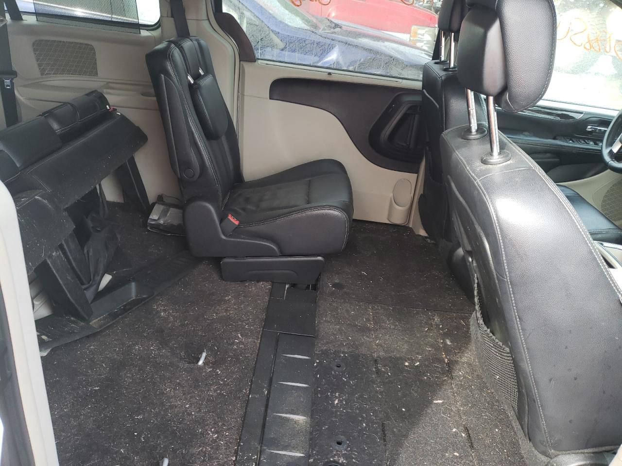 Photo 6 from auction – 2014 CHRYSLER TOWN & COU with VIN 2C4RC1BG3ER225394