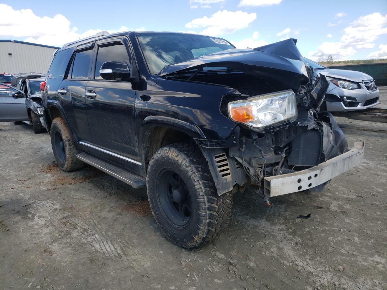 TOYOTA 4RUNNER SR 2011 with VIN JTEZU5JR0B5022796 - Photo from auction