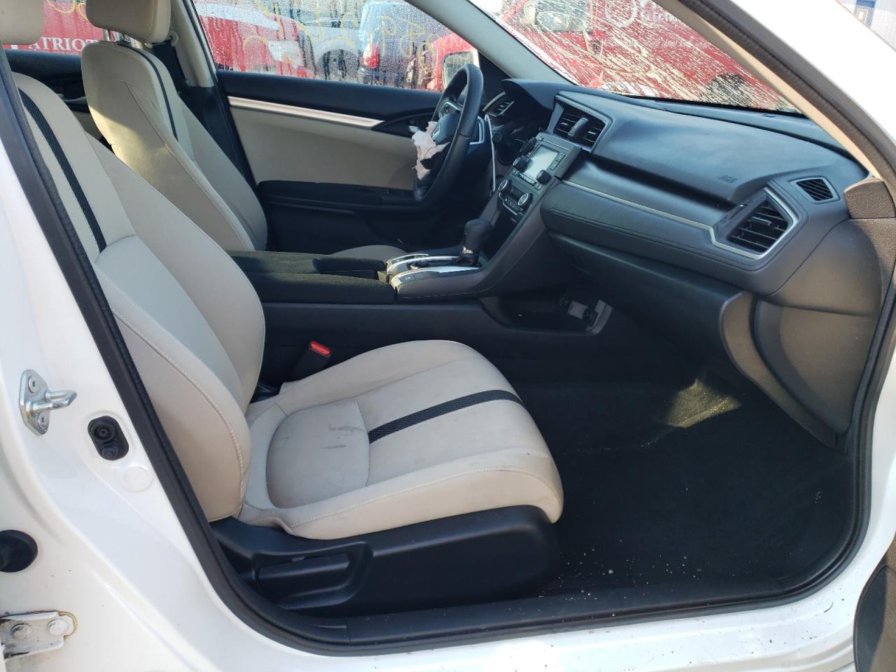 Photo 5 from auction – 2018 HONDA CIVIC LX with VIN 19XFC2F56JE200423