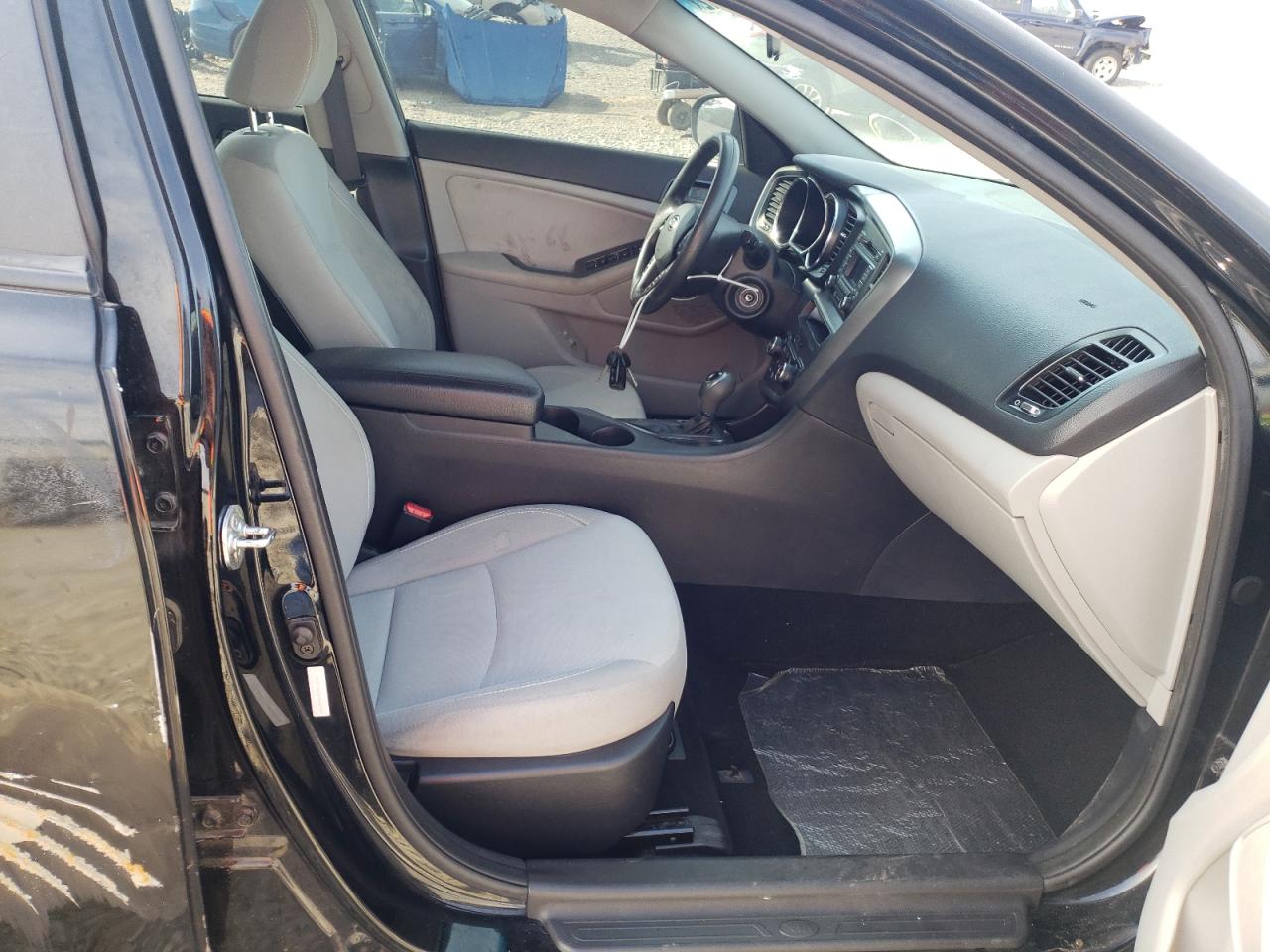 Photo 5 from auction – 2012 KIA OPTIMA LX with VIN 5XXGM4A71CG068798