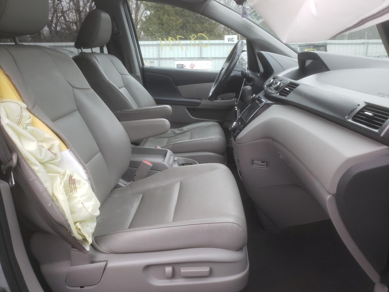 Photo 5 from auction – 2015 HONDA ODYSSEY TO with VIN 5FNRL5H94FB079083
