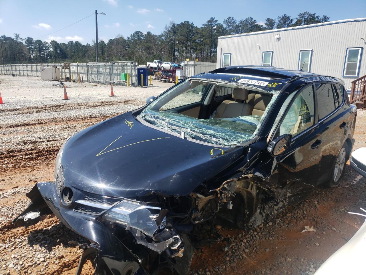 Photo 2 from auction – 2015 TOYOTA RAV4 LIMIT with VIN 2T3YFREVXFW203136