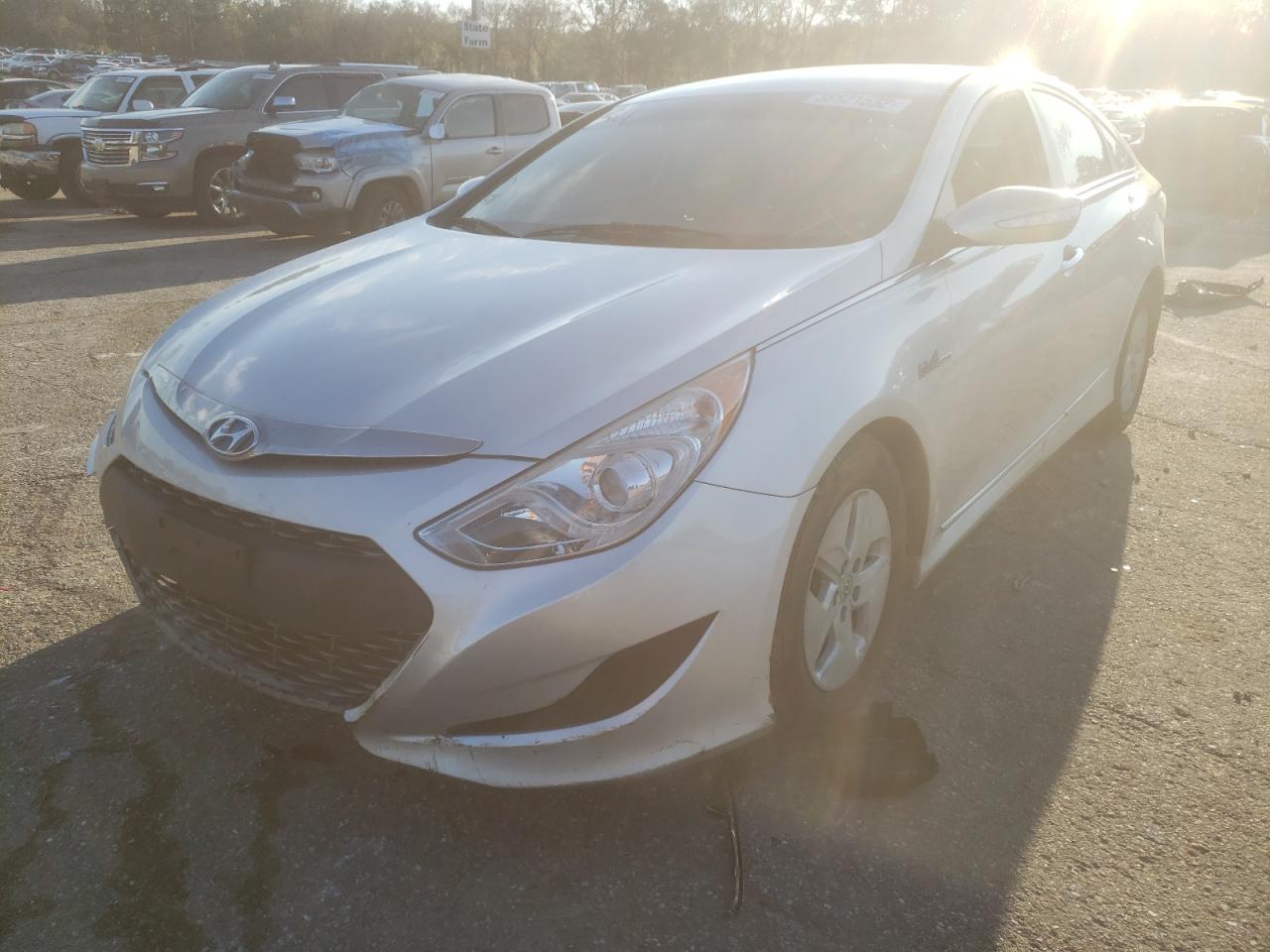 Photo 2 from auction – 2012 HYUNDAI SONATA HYB with VIN KMHEC4A41CA034660