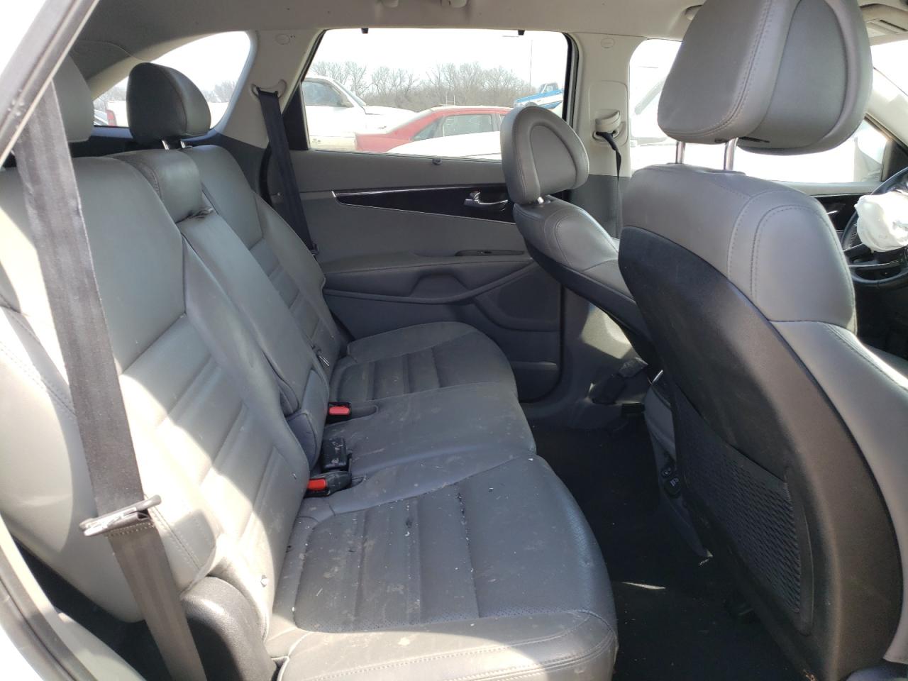 Photo 6 from auction – 2016 KIA SORENTO EX with VIN 5XYPH4A5XGG153708
