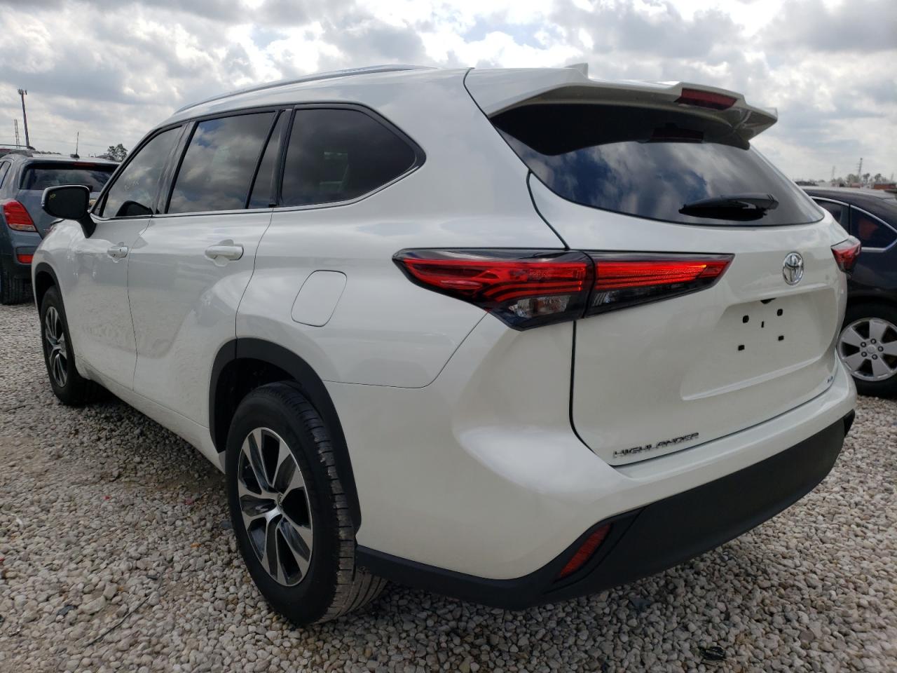 Photo 3 from auction – 2021 TOYOTA HIGHLANDER with VIN 5TDGZRAHXMS518438
