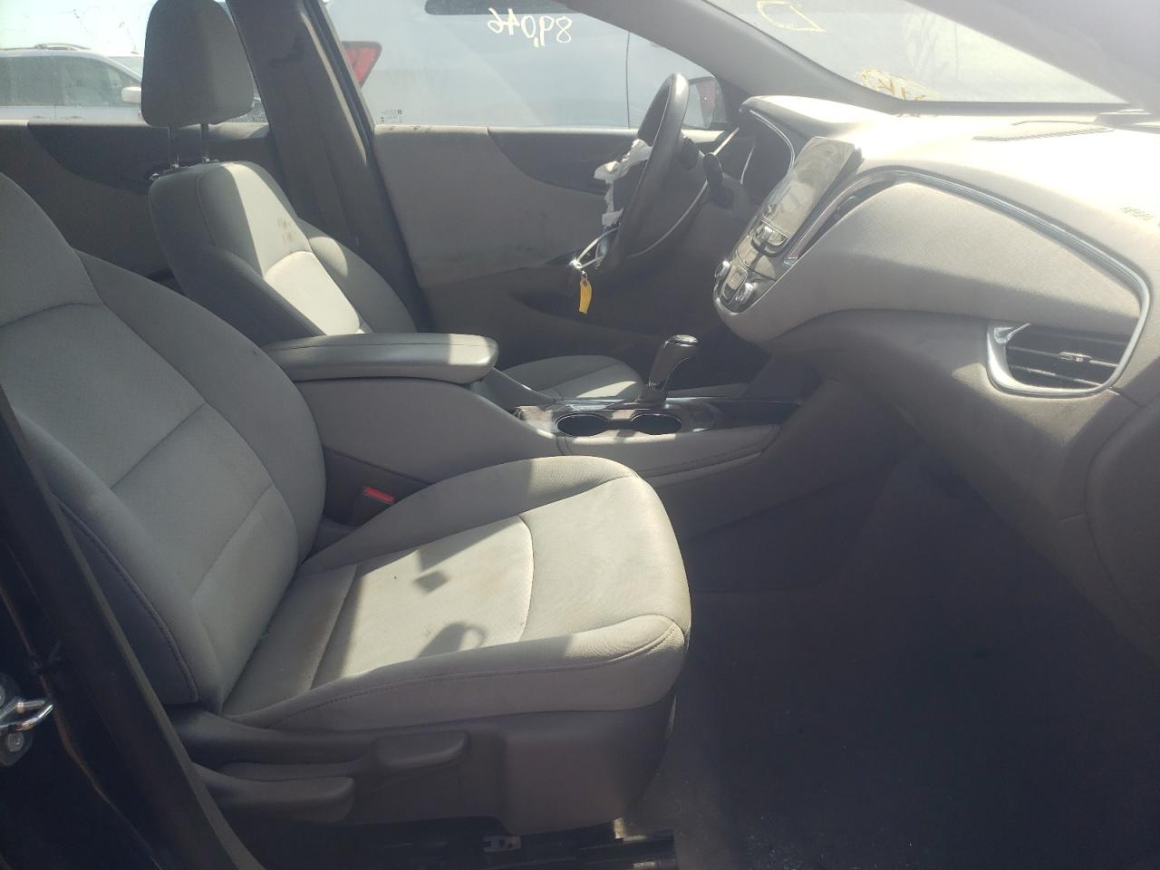 Photo 5 from auction – 2018 CHEVROLET MALIBU LT with VIN 1G1ZD5ST6JF142005