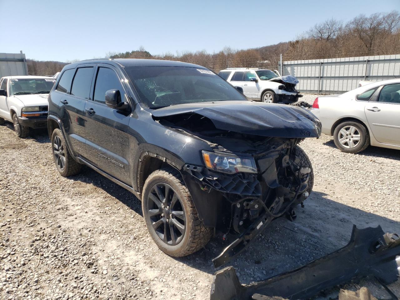 JEEP GRAND CHER 2018 with VIN 1C4RJFAG2JC203121 - Photo from auction