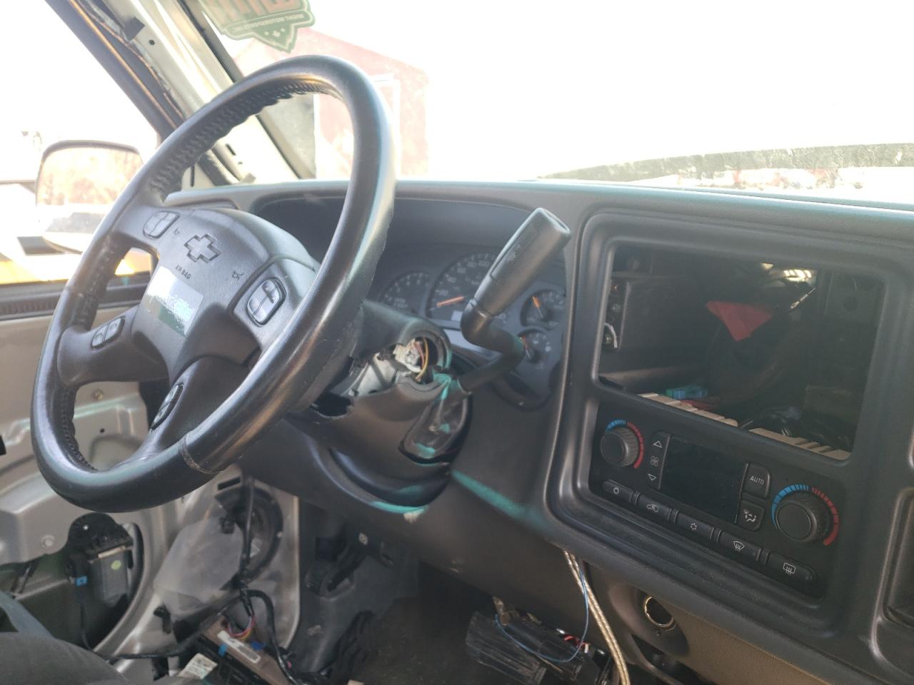 Photo 9 from auction – 2005 CHEVROLET SILVERADO with VIN 2GCEK19B651186259