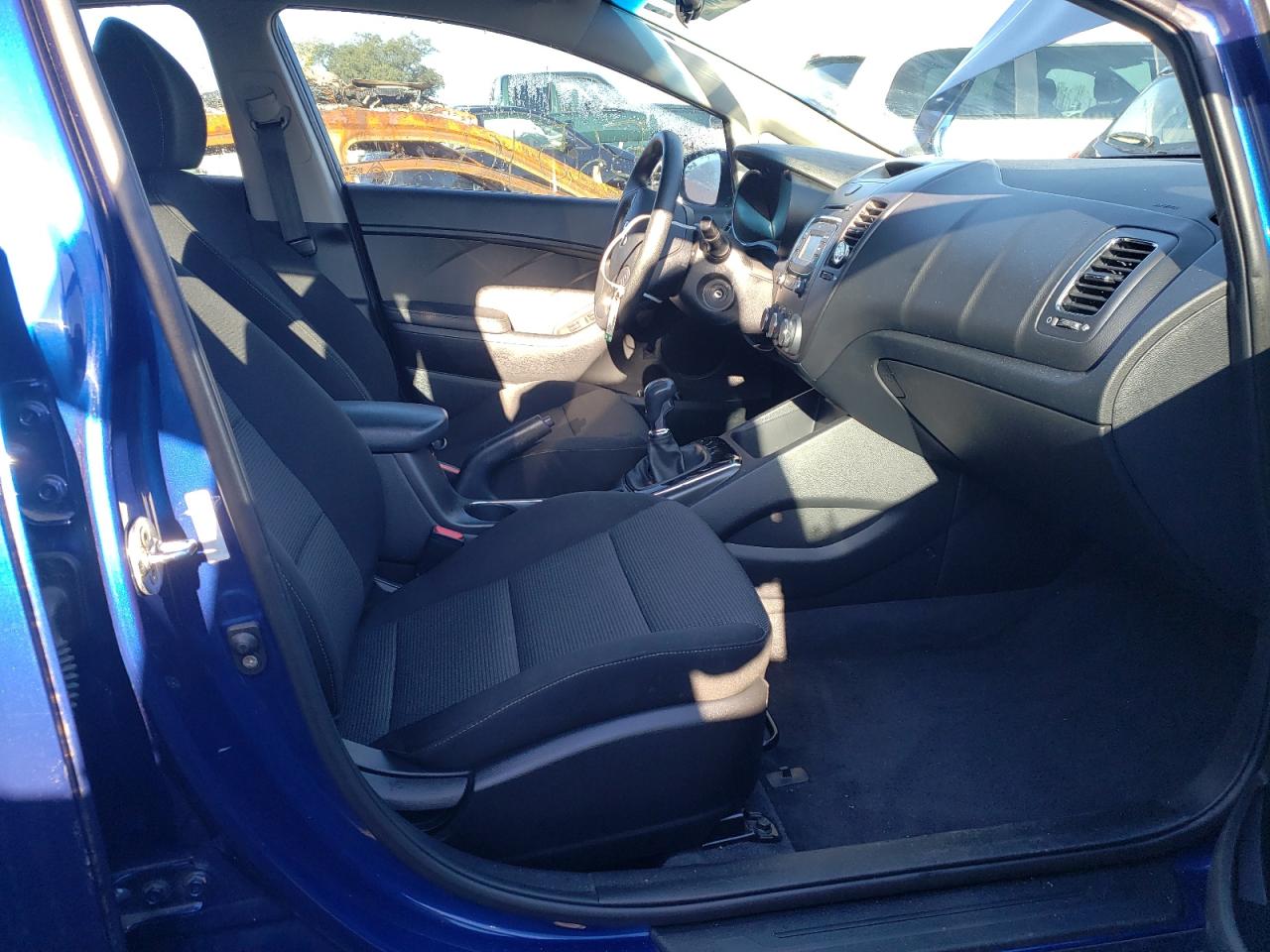 Photo 5 from auction – 2018 KIA FORTE LX with VIN 3KPFK4A72JE188679
