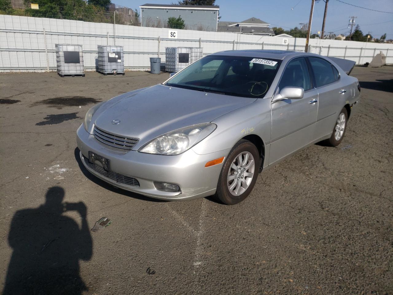 Photo 2 from auction – 2002 LEXUS ES 300 with VIN JTHBF30G820051740