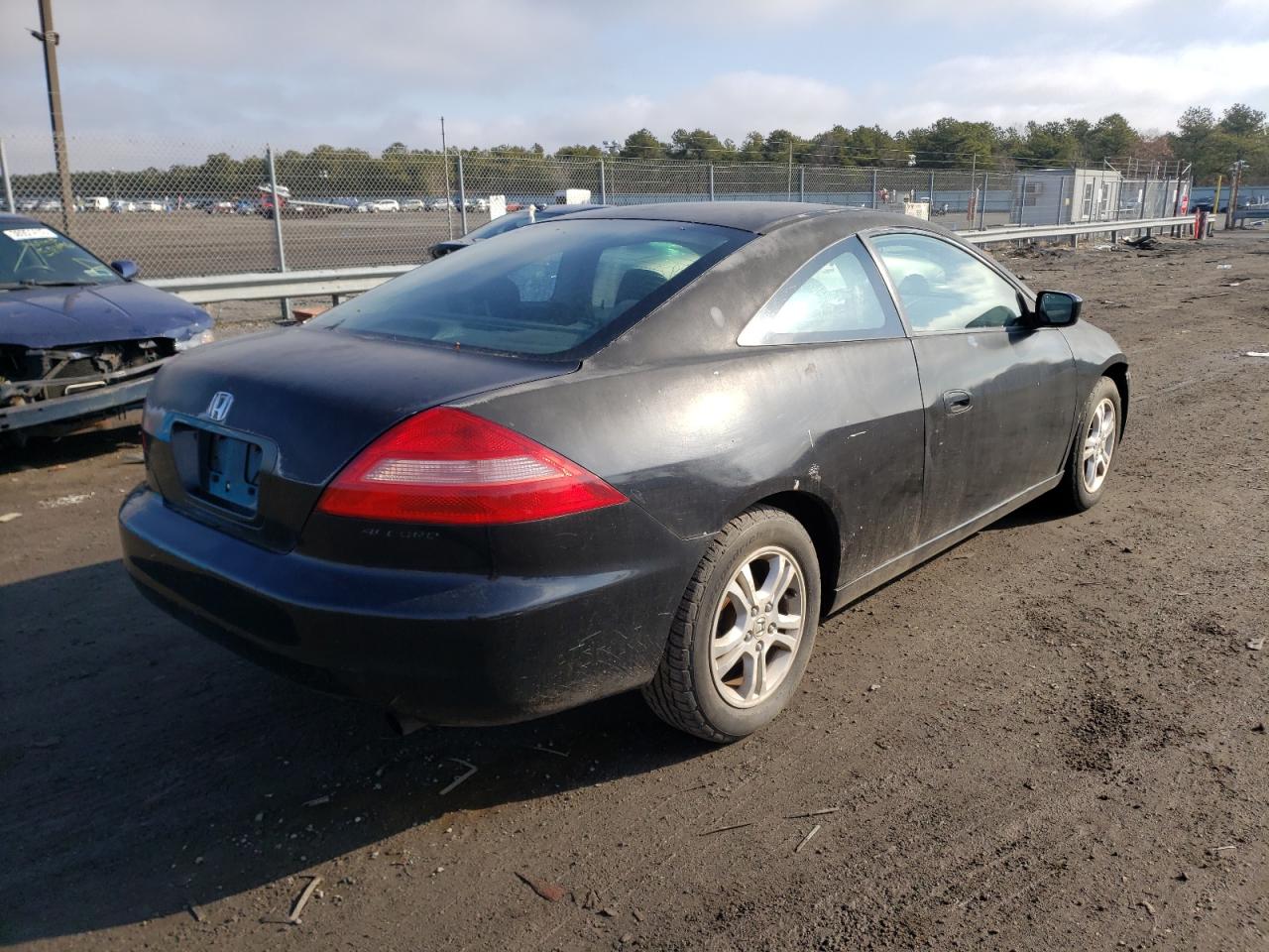 Photo 4 from auction – 2004 HONDA ACCORD with VIN 1HGCM72504A021595