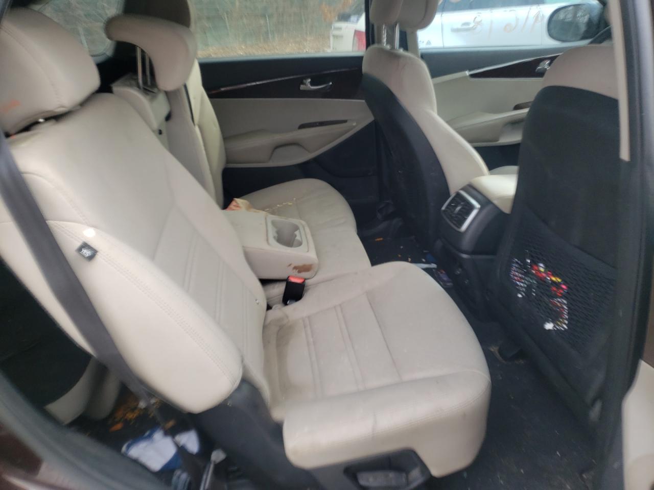 Photo 6 from auction – 2016 KIA SORENTO LX with VIN 5XYPGDA50GG059615