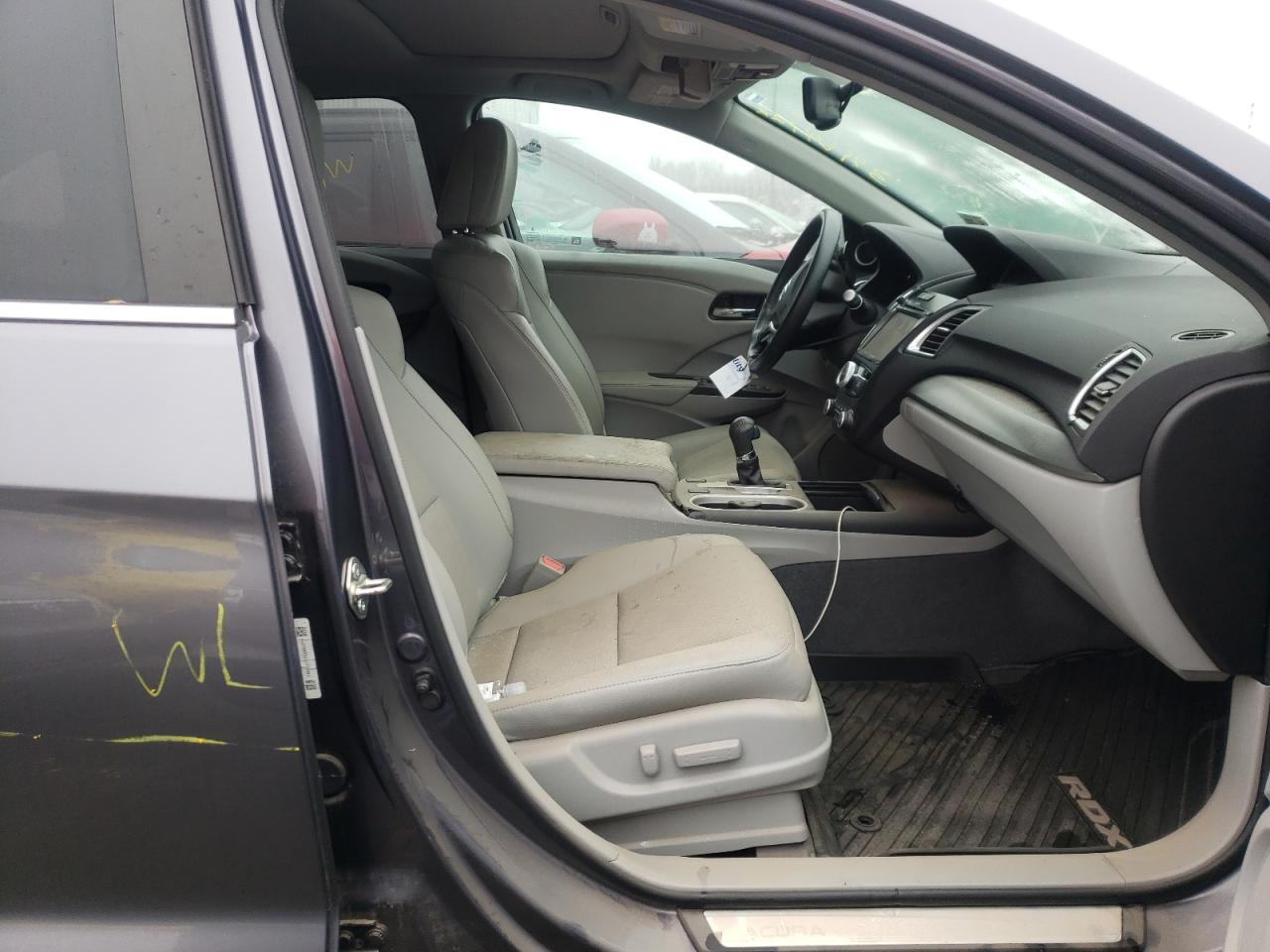 Photo 5 from auction – 2017 ACURA RDX TECHNO with VIN 5J8TB4H56HL033286