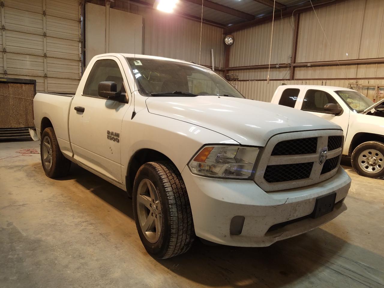 RAM 1500 ST 2016 with VIN 3C6JR6AG2GG318157 - Photo from auction