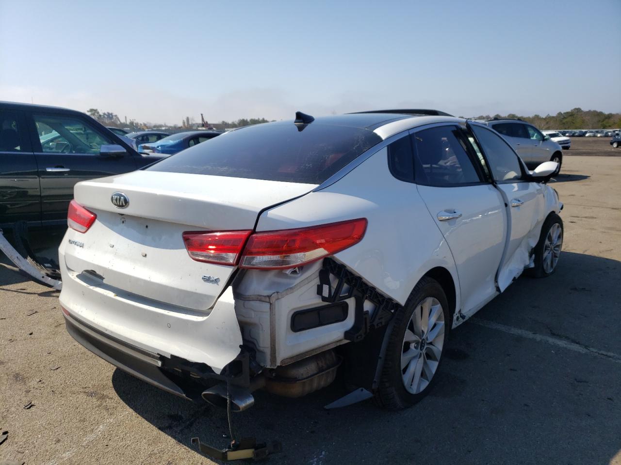 Photo 4 from auction – 2016 KIA OPTIMA EX with VIN 5XXGU4L34GG045354