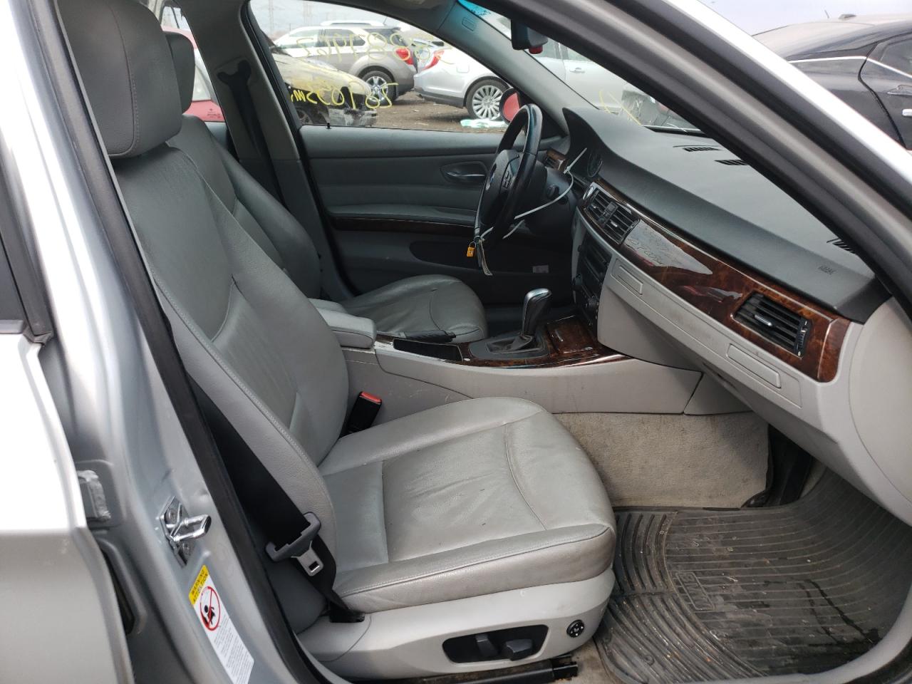 Photo 5 from auction – 2006 BMW 325 I with VIN WBAVB13526PT05235