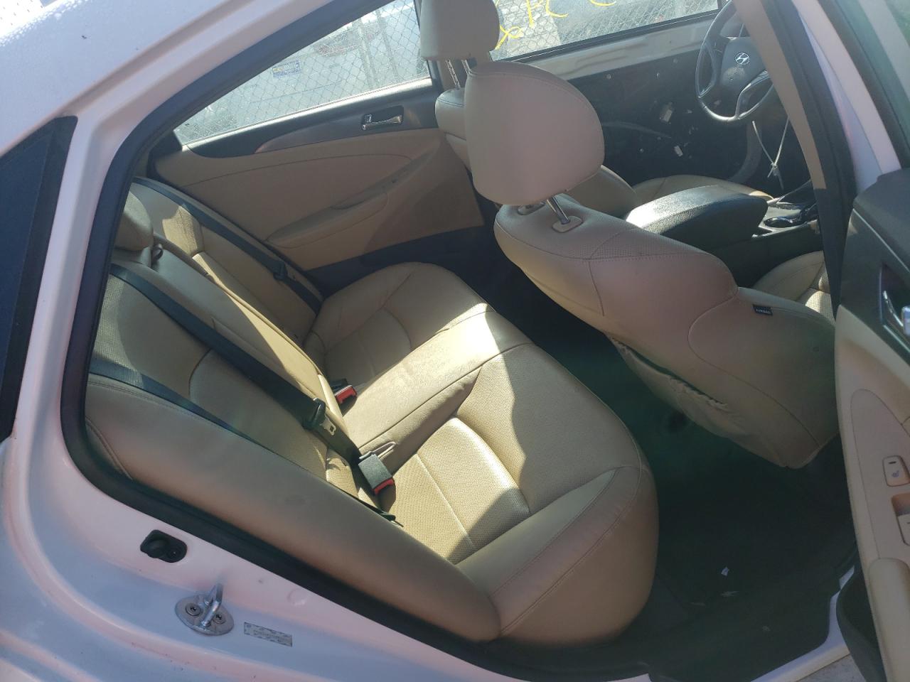 Photo 6 from auction – 2012 HYUNDAI SONATA HYB with VIN KMHEC4A47CA020942