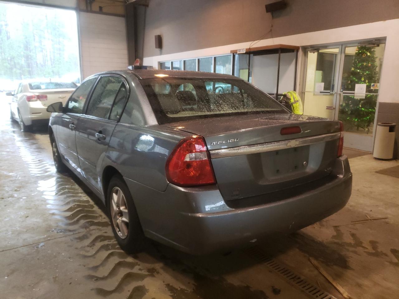 Photo 3 from auction – 2004 CHEVROLET MALIBU LS with VIN 1G1ZT52884F113673
