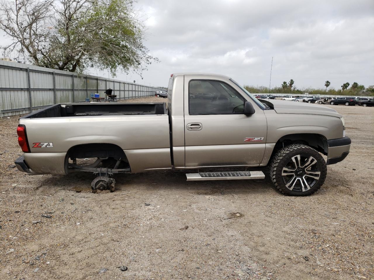 Photo 9 from auction – 2003 CHEVROLET SILVERADO with VIN 1GCEK14TX3Z158601