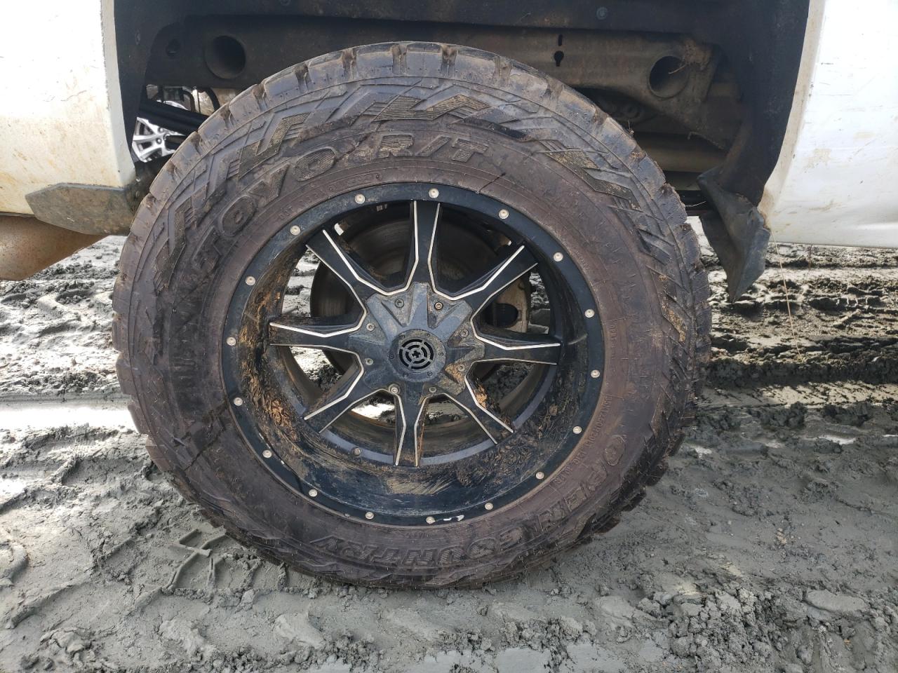 Photo 9 from auction – 2015 CHEVROLET SILVERADO with VIN 3GCUKREC2FG173543