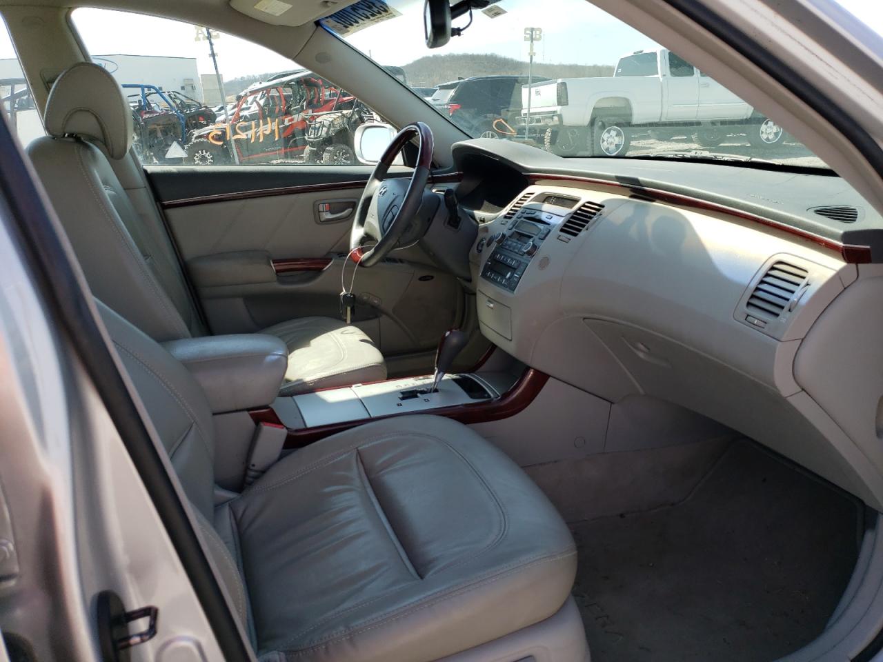 Photo 5 from auction – 2007 HYUNDAI AZERA SE with VIN KMHFC46F27A141401