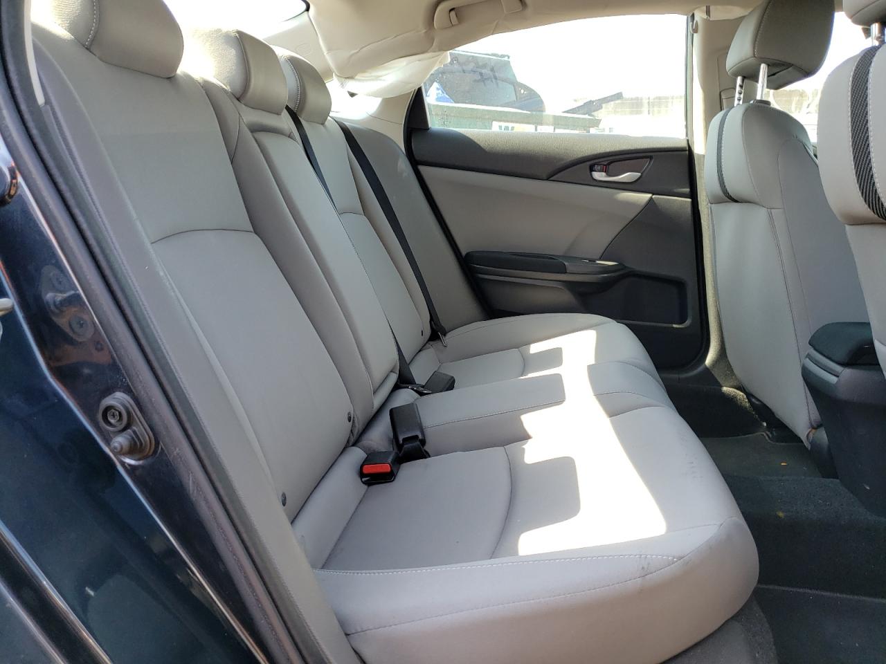 Photo 6 from auction – 2018 HONDA CIVIC EX with VIN 2HGFC2F71JH548668