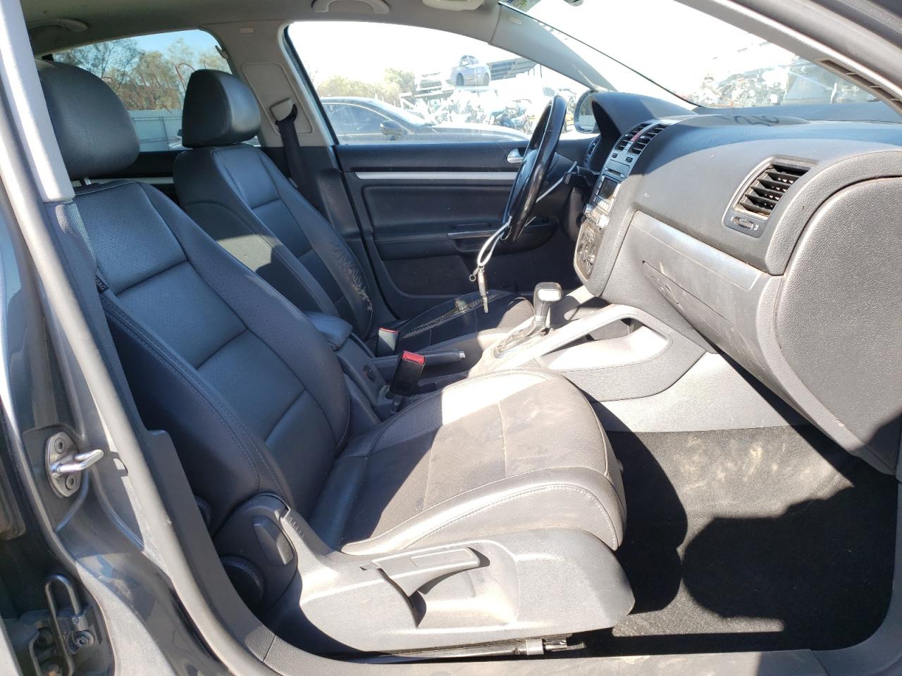 Photo 5 from auction – 2008 VOLKSWAGEN JETTA SE with VIN 3VWRM71K48M072376