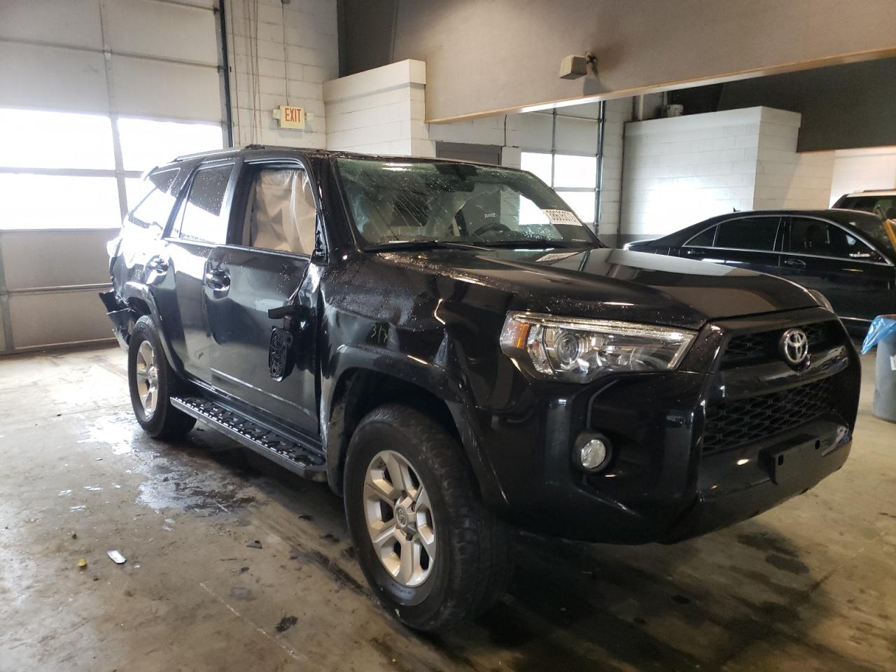 TOYOTA 4RUNNER SR 2019 with VIN JTEBU5JRXK5642007 - Photo from auction