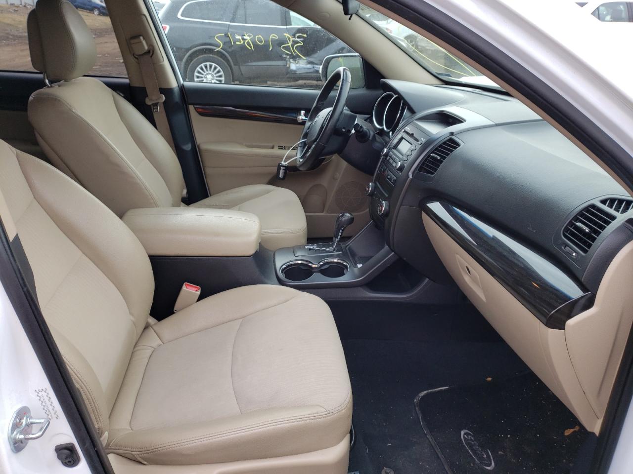 Photo 5 from auction – 2011 KIA SORENTO EX with VIN 5XYKUDA25BG005762