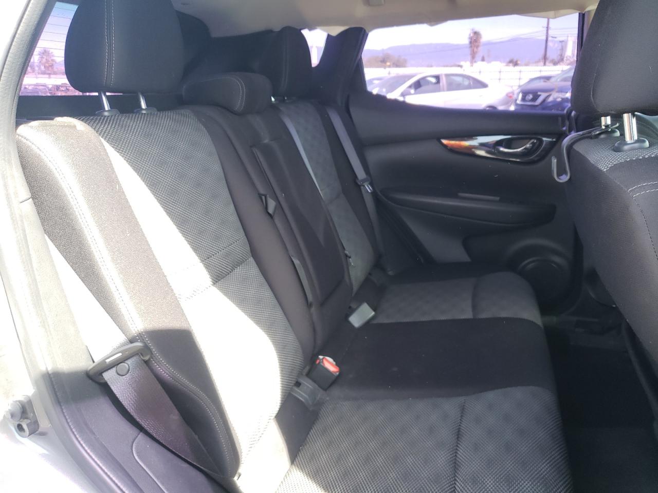 Photo 6 from auction – 2017 NISSAN ROGUE with VIN JN1BJ1CP0HW023522
