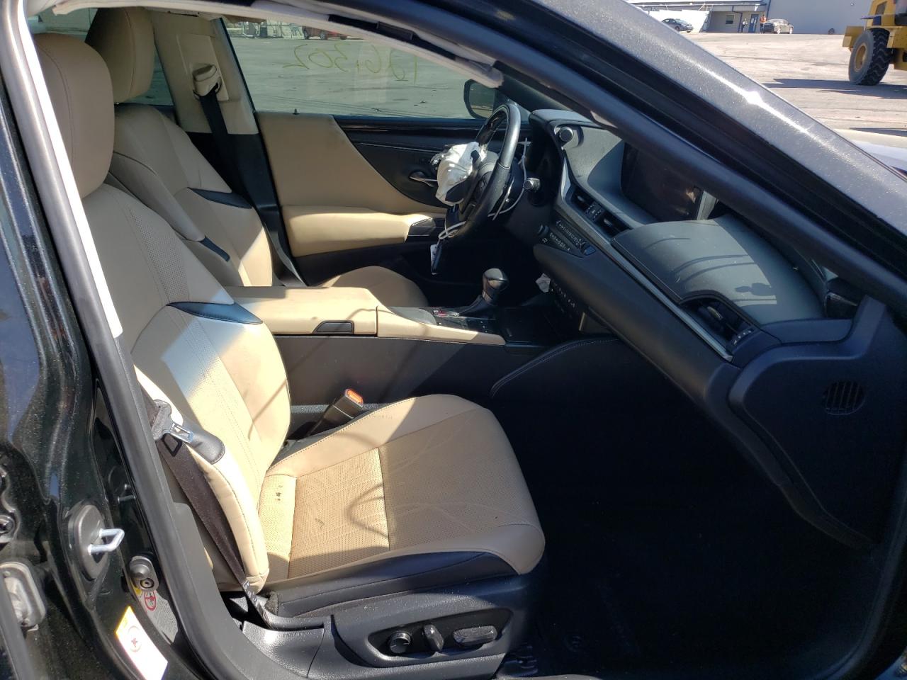 Photo 5 from auction – 2019 LEXUS ES 300H with VIN JTHB21B13K2025673