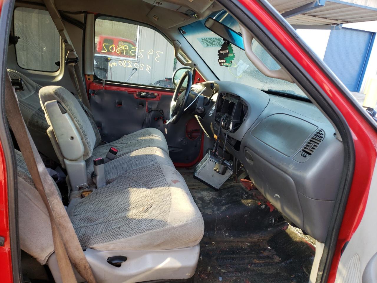Photo 5 from auction – 2000 FORD F150 with VIN 1FTRX17W7YNB19424